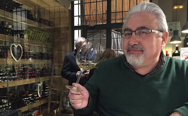 Entrevista a José Miguel García Prados (Las 10+1 preguntas de Anairas) disfrutando un vino